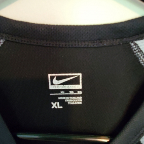 3 Nike dry fit shirts - Picture 5 of 9